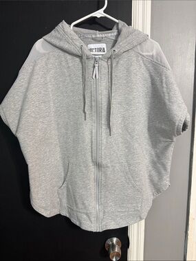 Victoria Sport Short Sleeve Zip Front Hoodie Size: L